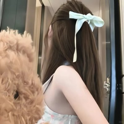 院子里的女人
